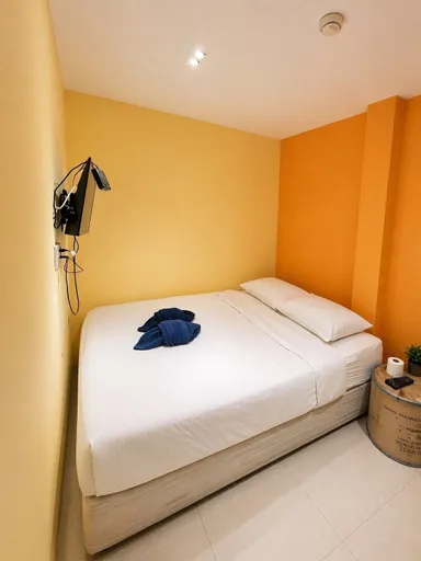 Private guest room at Au Bon Hostel Bangkok