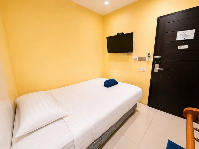 Single private room at Au Bon Hostel Bangkok